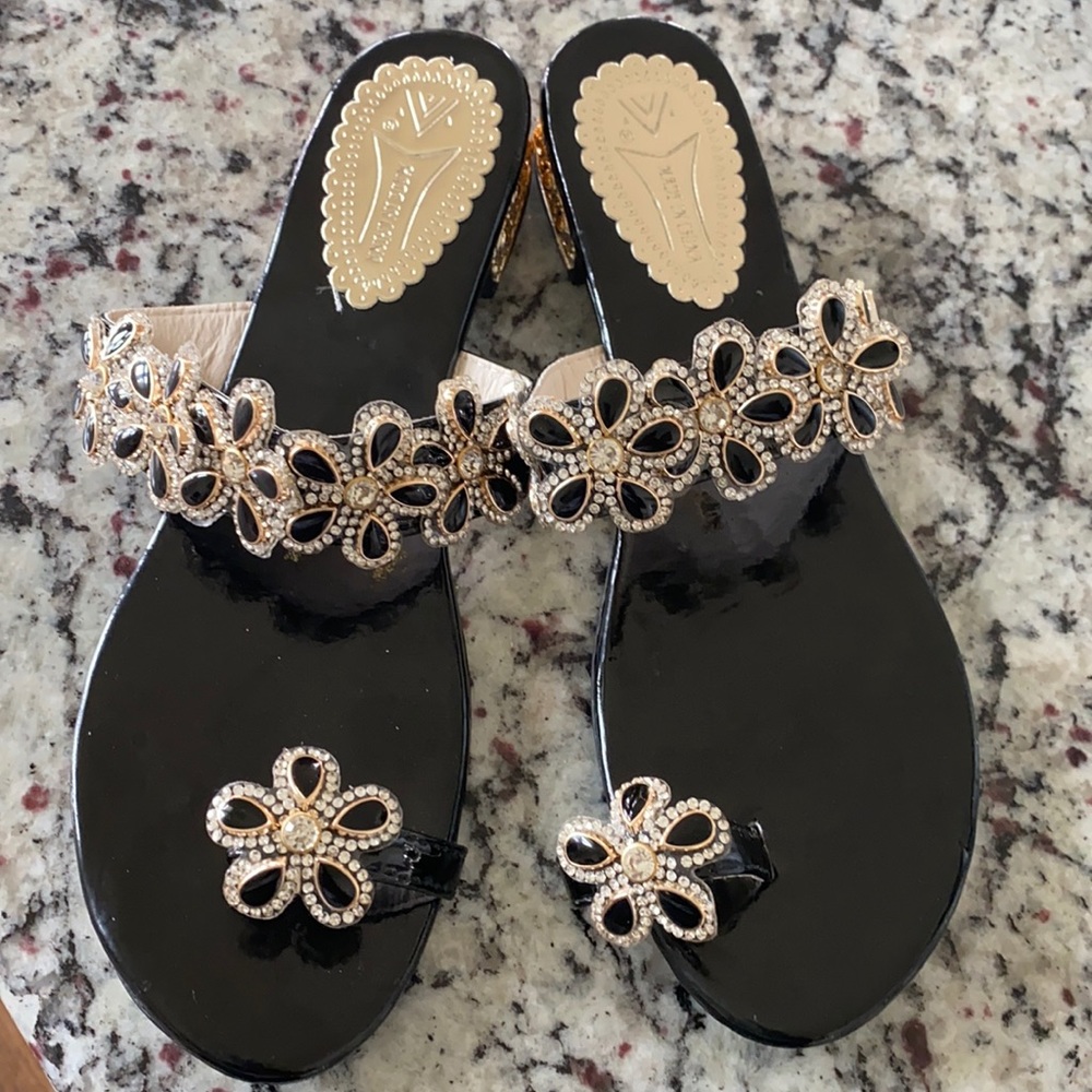 Black rhinestone flower sandals